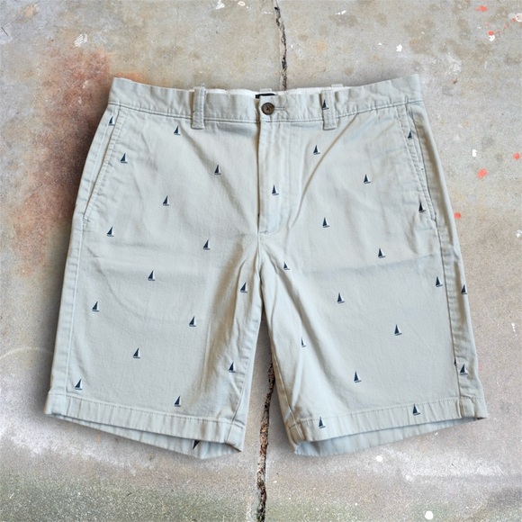 J. Crew Men’s Sailboat Print Chino Shorts Size 33 Beige 9” Inseam - Picture 1 of 8